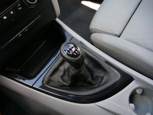 Used 2011 BMW 135i Convertible RWD image 17