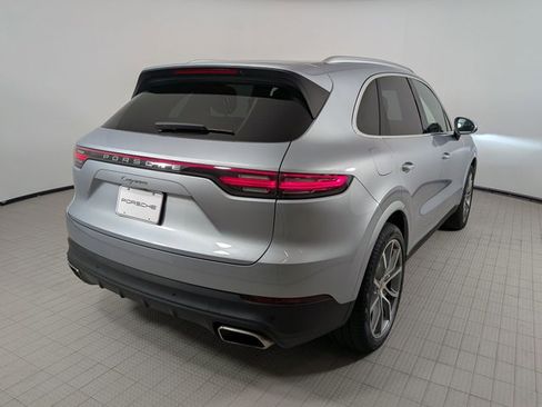 Certified 2023 Porsche Cayenne Platinum Edition image 9