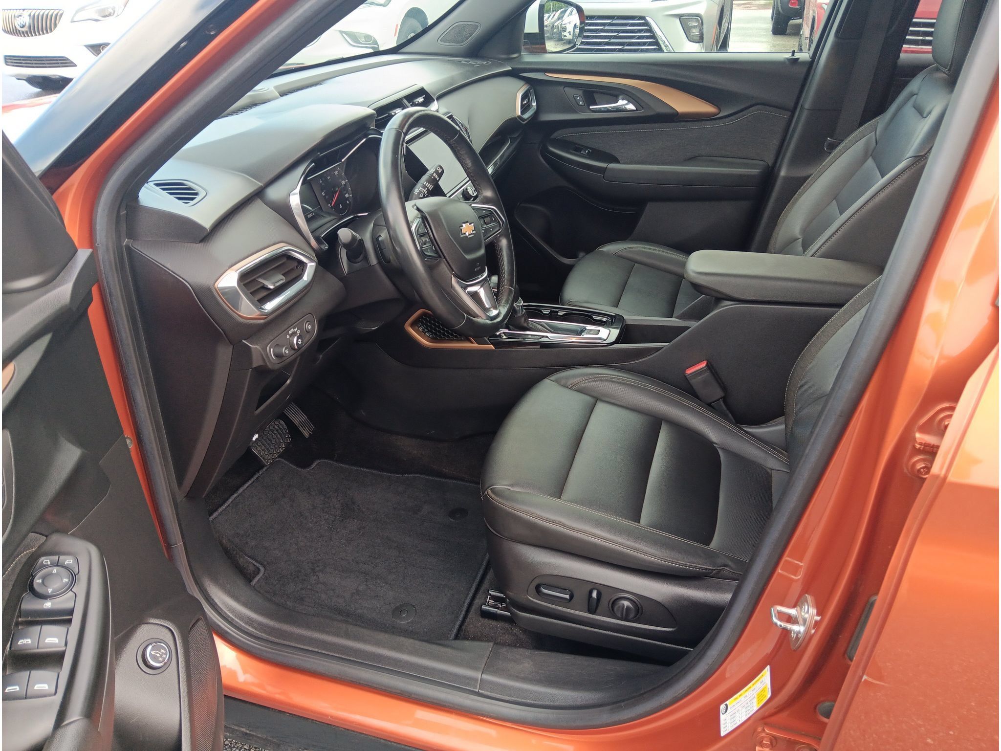 Used 2023 Chevrolet TrailBlazer ACTIV w/ Sun and Liftgate Package FWD image 10
