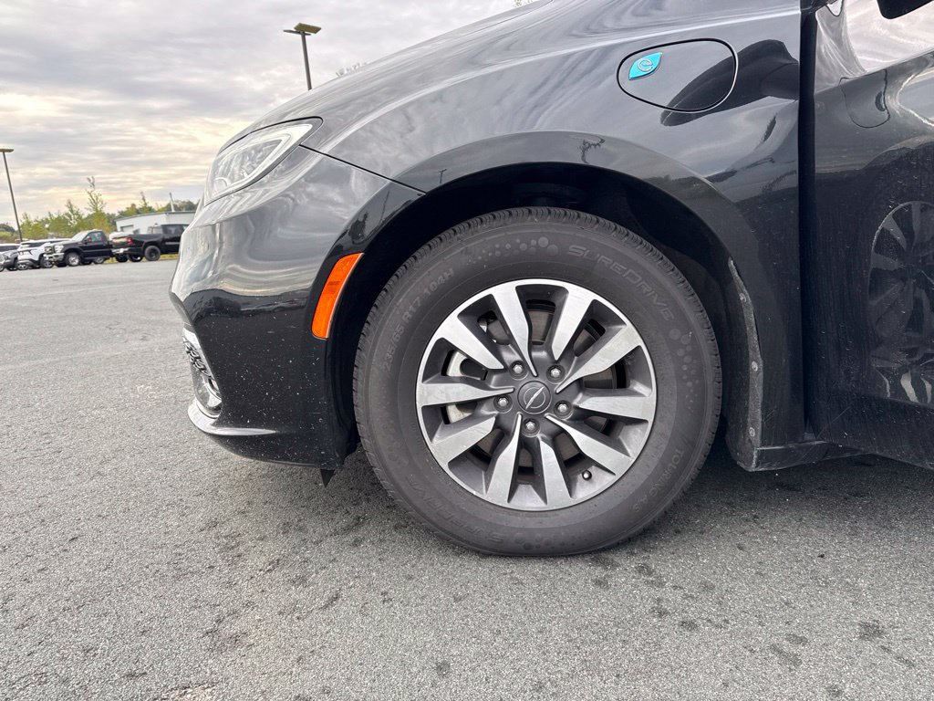 Used 2023 Chrysler Pacifica Touring-L FWD image 25