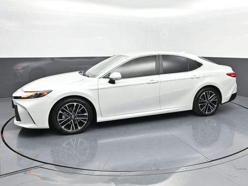 Certified 2025 Toyota Camry XLE image 28