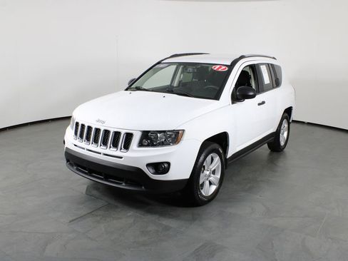 Used 2017 Jeep Compass Sport image 2