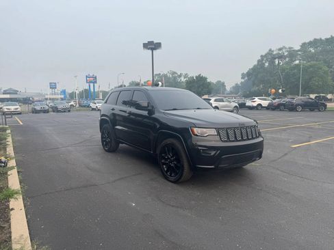 Used 2018 Jeep Grand Cherokee Altitude AWD/4WD image 5