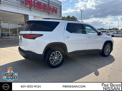 Used 2023 Chevrolet Traverse LT FWD image 9