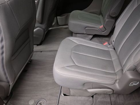 Used 2017 Chrysler Pacifica Touring w/ Tire & Wheel Group image 22