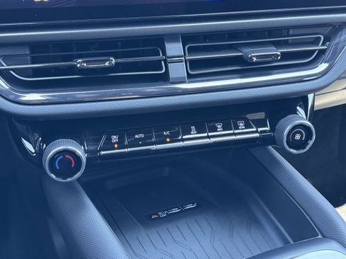 Used 2025 Chevrolet Equinox EV RS image 24