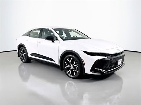 Used 2026 Toyota Crown XLE image 8