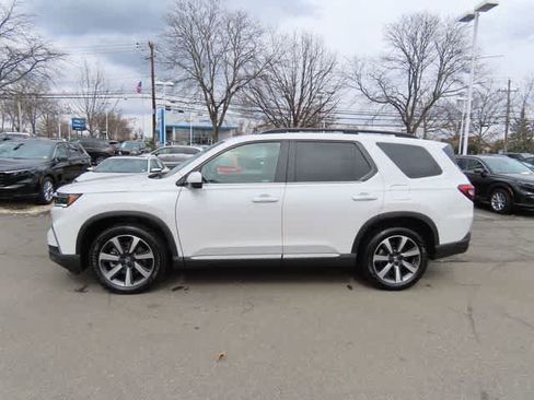 Used 2023 Honda Pilot Elite image 3