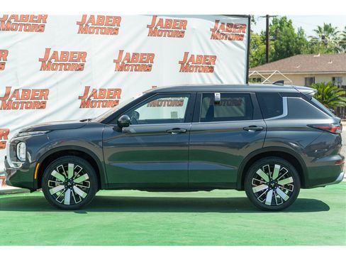 Used 2025 Mitsubishi Outlander AWD image 30
