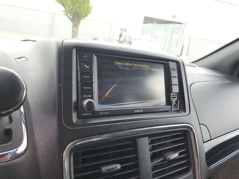 Used 2019 Dodge Grand Caravan SXT image 26