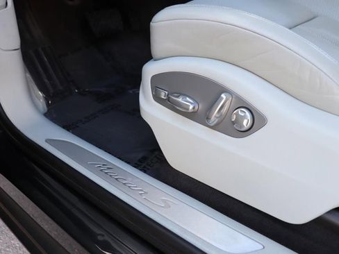 Used 2017 Porsche Macan S image 16