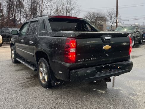 Used 2013 Chevrolet Avalanche LTZ image 6