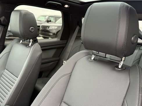 New 2025 Land Rover Discovery Sport Dynamic SE image 12