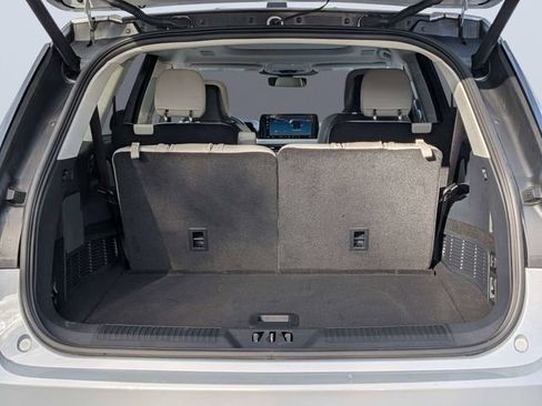 Used 2025 Lincoln Aviator Reserve w/ Equipment Group 201A image 12