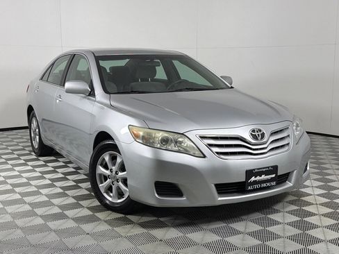 Used 2011 Toyota Camry LE w/ LE Extra-Value Pkg image 2
