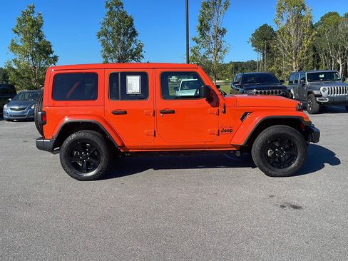 Used 2023 Jeep Wrangler Unlimited Sahara AWD/4WD image 8