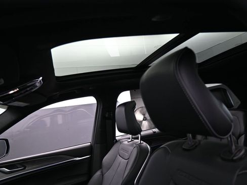 Used 2024 Jeep Grand Cherokee Overland w/ Luxury Tech Group IV image 11