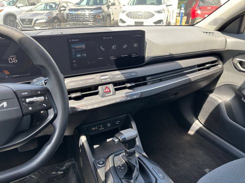 Used 2025 Kia K4 FWD image 17