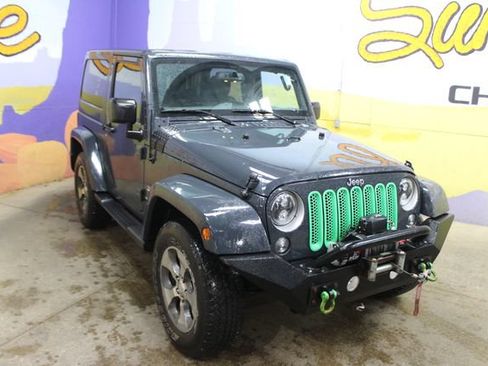 Used 2017 Jeep Wrangler Sahara w/ Dual Top Group AWD/4WD image 2