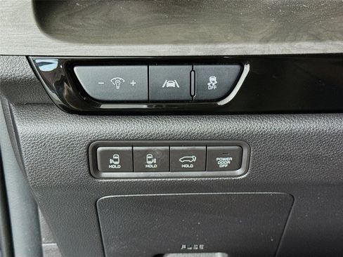 Used 2023 Kia Carnival SX FWD image 10