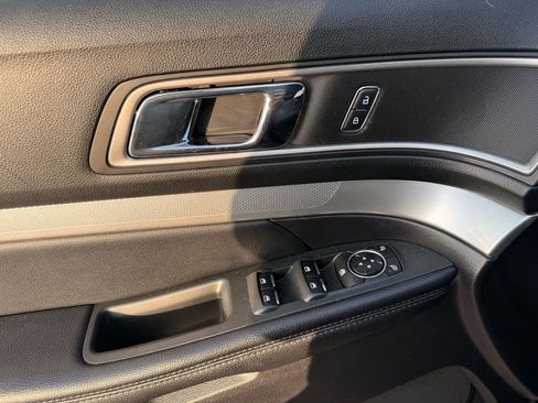 Used 2017 Ford Explorer XLT w/ Equipment Group 202A image 18