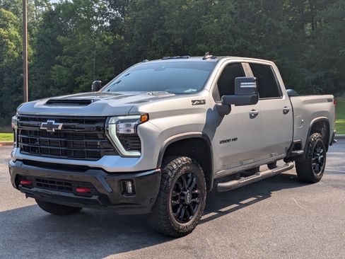 Used 2025 Chevrolet Silverado 2500 LT w/ Trail Boss Package AWD/4WD image 5