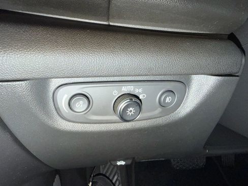 Used 2018 Buick Regal Essence image 17