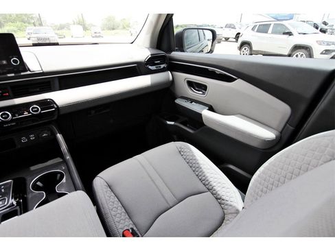 Used 2023 Honda Pilot LX image 12