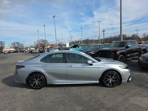 Certified 2024 Toyota Camry SE image 3