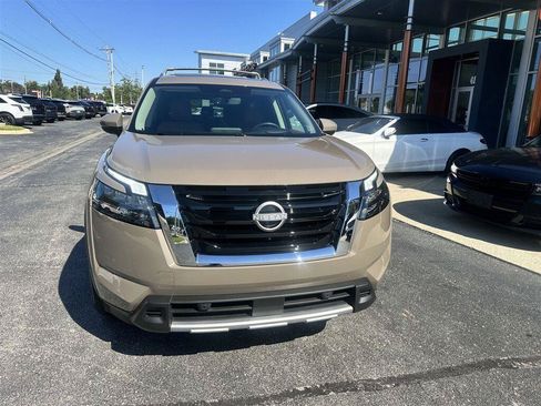 Used 2025 Nissan Pathfinder Platinum FWD image 8
