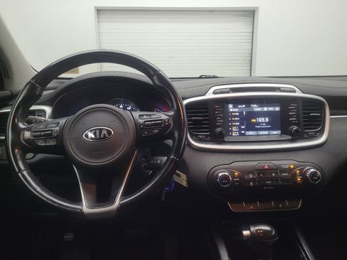 Used 2018 Kia Sorento FWD V6 w/ LX V6 Convenience Package image 22