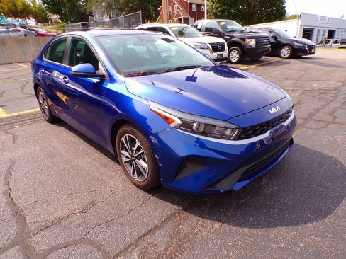 Used 2023 Kia Forte LXS w/ LXS Technology Package FWD image 3