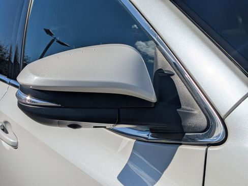 Used 2018 Toyota Highlander Limited Platinum image 12