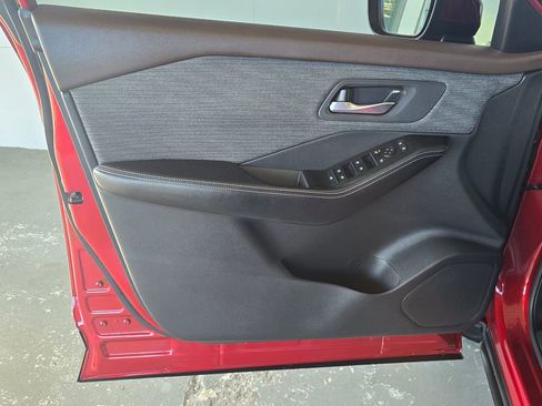 Used 2022 Nissan Rogue SV FWD image 9
