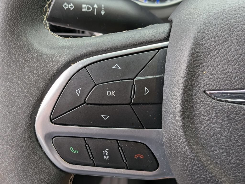 Certified 2025 Chrysler Pacifica Select FWD image 15