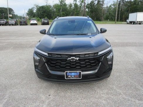 Used 2026 Chevrolet Trax LT w/ Driver Confidence Package FWD image 3