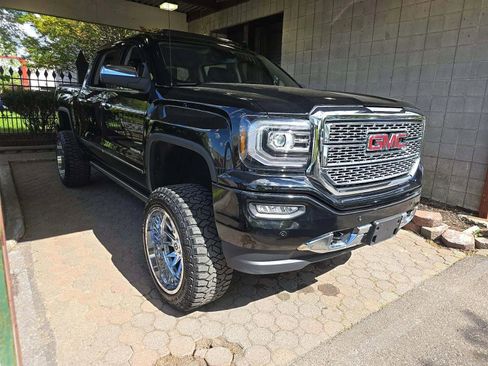 Used 2018 GMC Sierra 1500 Denali w/ Denali Ultimate Package AWD/4WD image 3