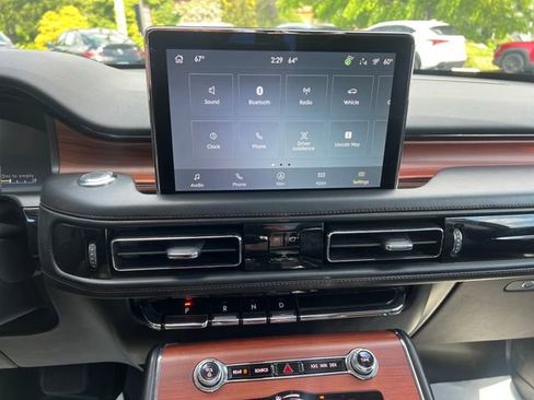 Used 2023 Lincoln Aviator Reserve w/ Elements Package Plus AWD/4WD image 17