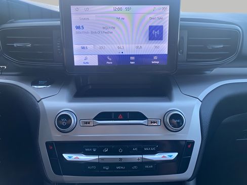 Used 2022 Ford Explorer XLT image 48