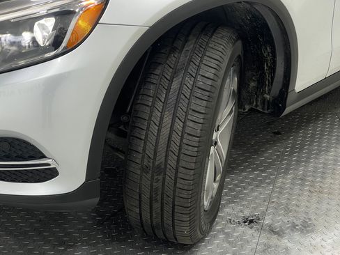 Used 2019 Mercedes-Benz GLC 350e 4MATIC image 37