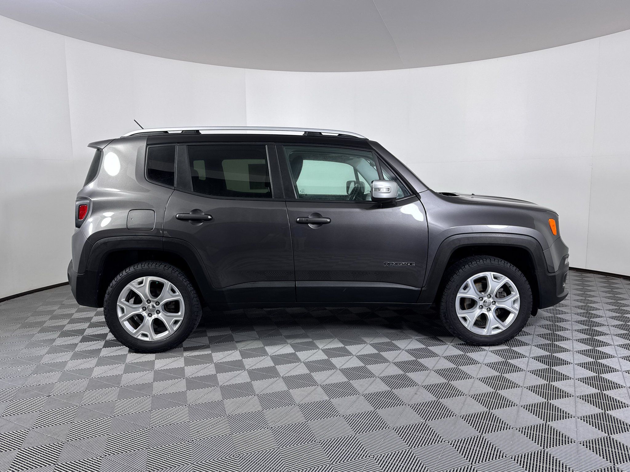 Used 2016 Jeep Renegade Limited w/ Safety & Security Group AWD/4WD image 15
