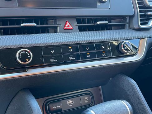 Certified 2024 Kia Sportage LX image 17