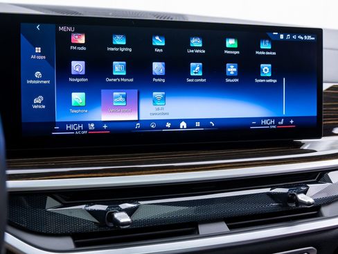 Used 2025 BMW X5 xDrive50e image 24