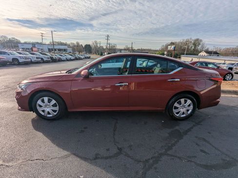 Used 2022 Nissan Altima 2.5 SV FWD image 4