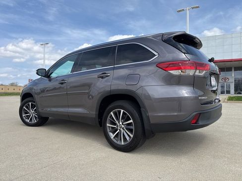Used 2019 Toyota Highlander XLE image 5
