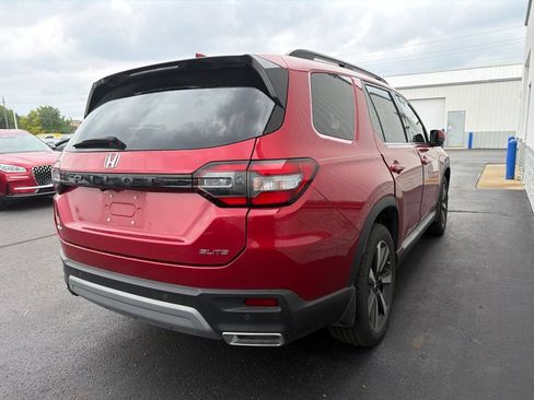 Used 2023 Honda Pilot Elite image 3