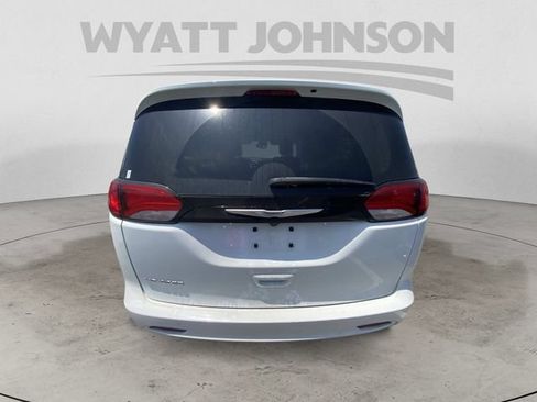 Used 2023 Chrysler Voyager LX FWD image 8