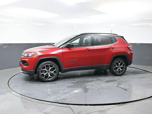 Used 2025 Jeep Compass Limited AWD/4WD image 9