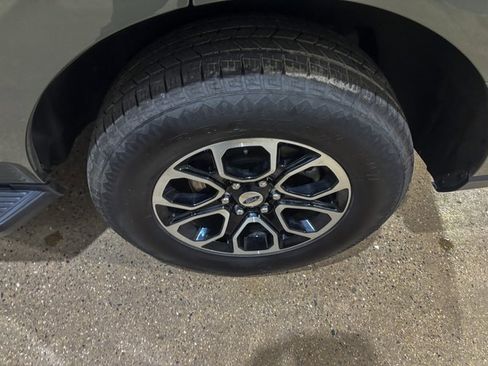 Used 2024 Ford Expedition XLT image 13