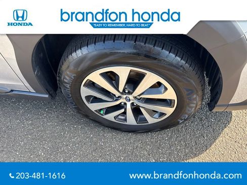 Used 2025 Subaru Outback AWD/4WD image 32